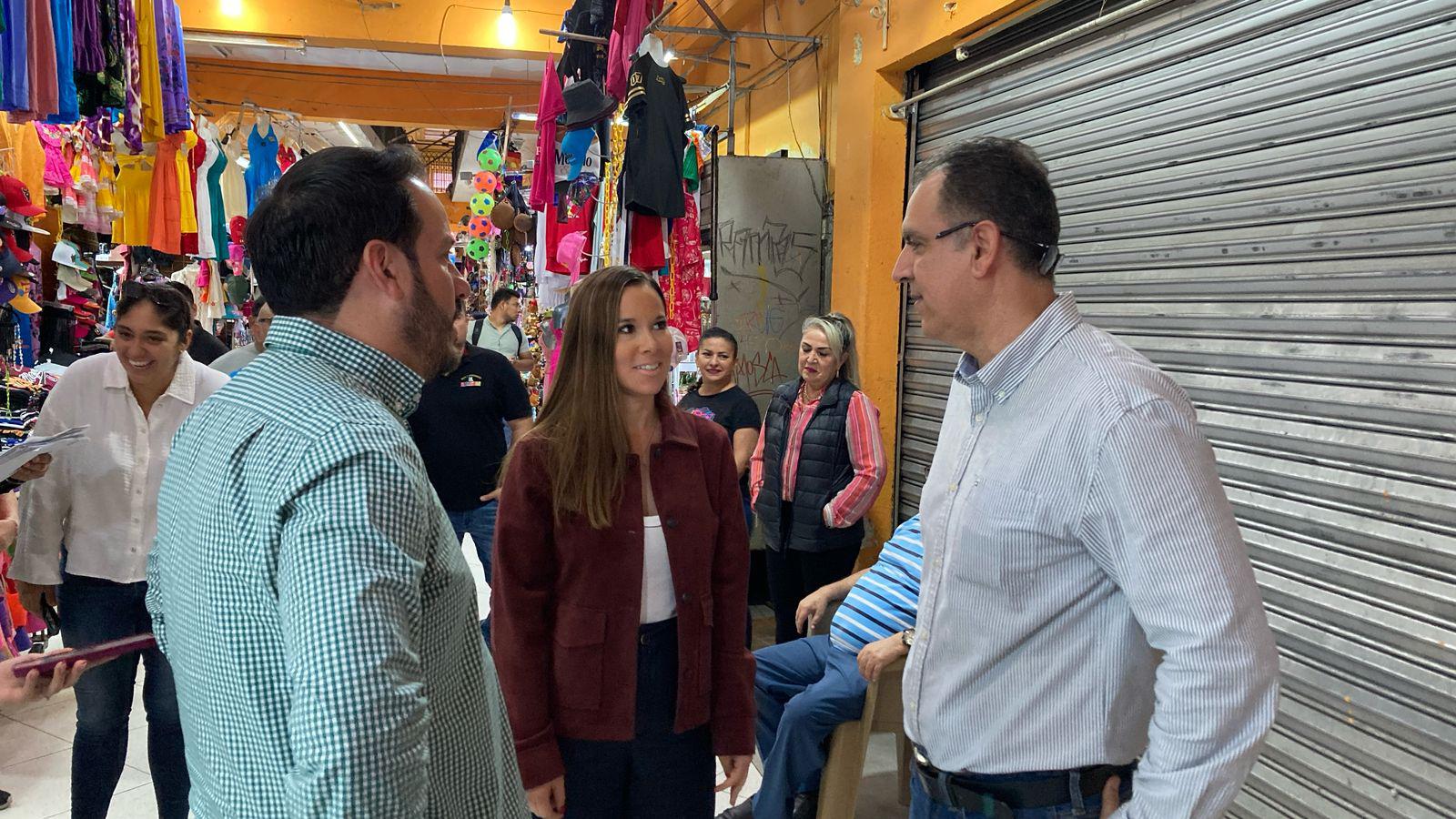 $!Entrega Secretaría de Economía apoyos directos a locatarios del Mercado Pino Suárez, en Mazatlán