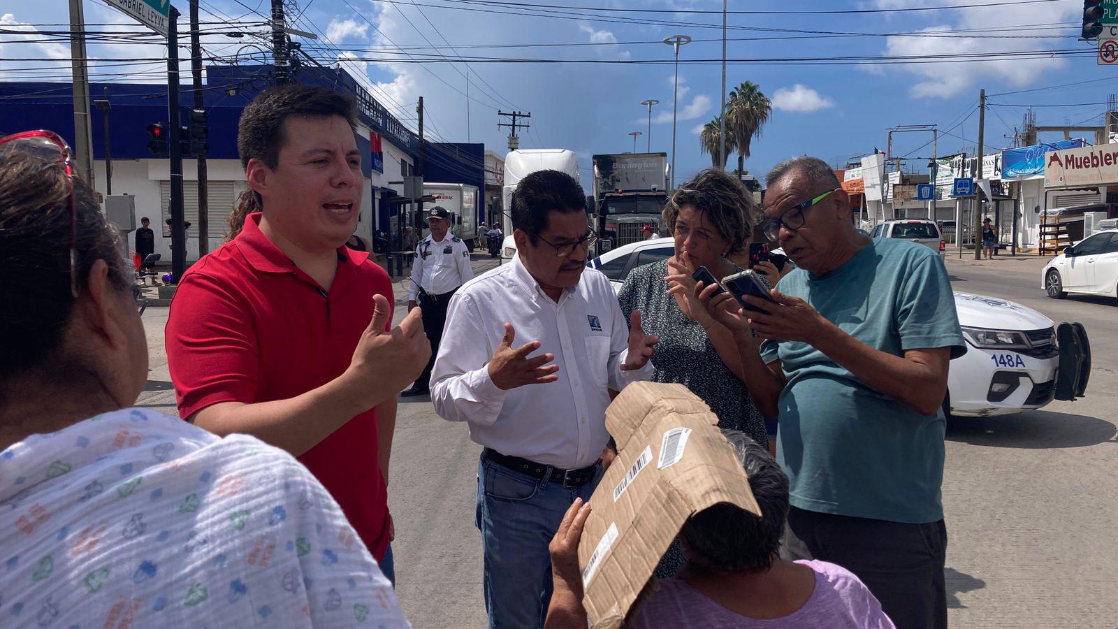 $!Con protesta y bloqueo vial, vecinos de Anáhuac y Jesús García obligan a Jumapam a atender fuga de aguas negras
