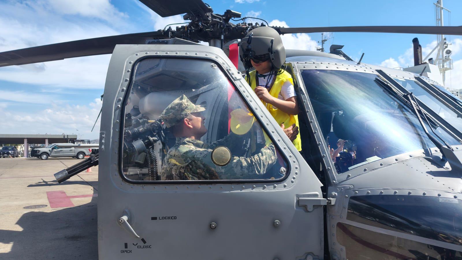 $!Niñas y jóvenes del CRIT Sinaloa visitan instalaciones de la Marina en Mazatlán