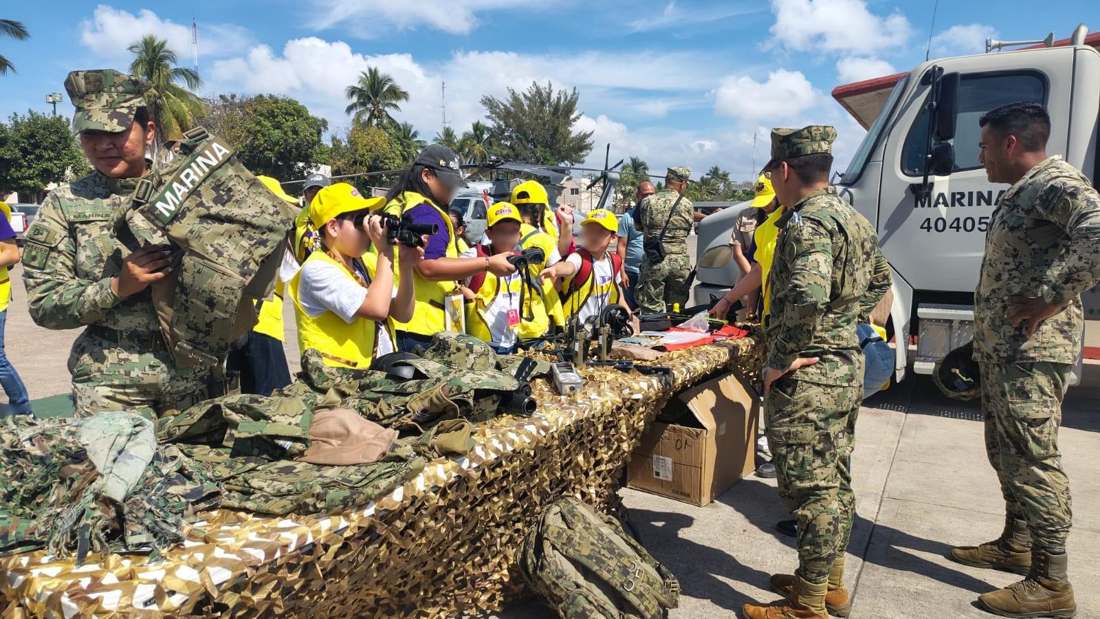 $!Niñas y jóvenes del CRIT Sinaloa visitan instalaciones de la Marina en Mazatlán