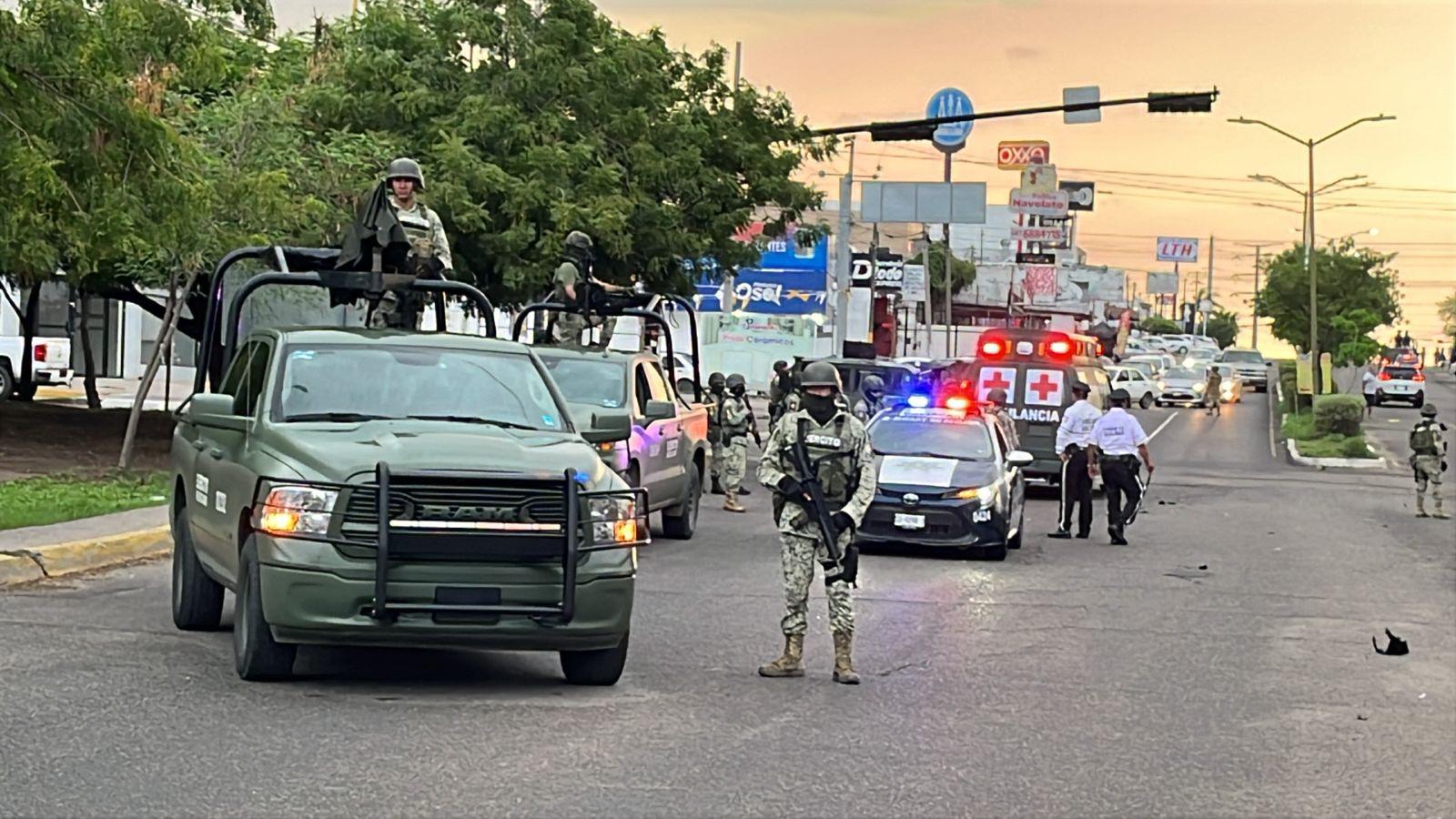 $!Militares arrollan a motociclista durante operativo en Culiacán