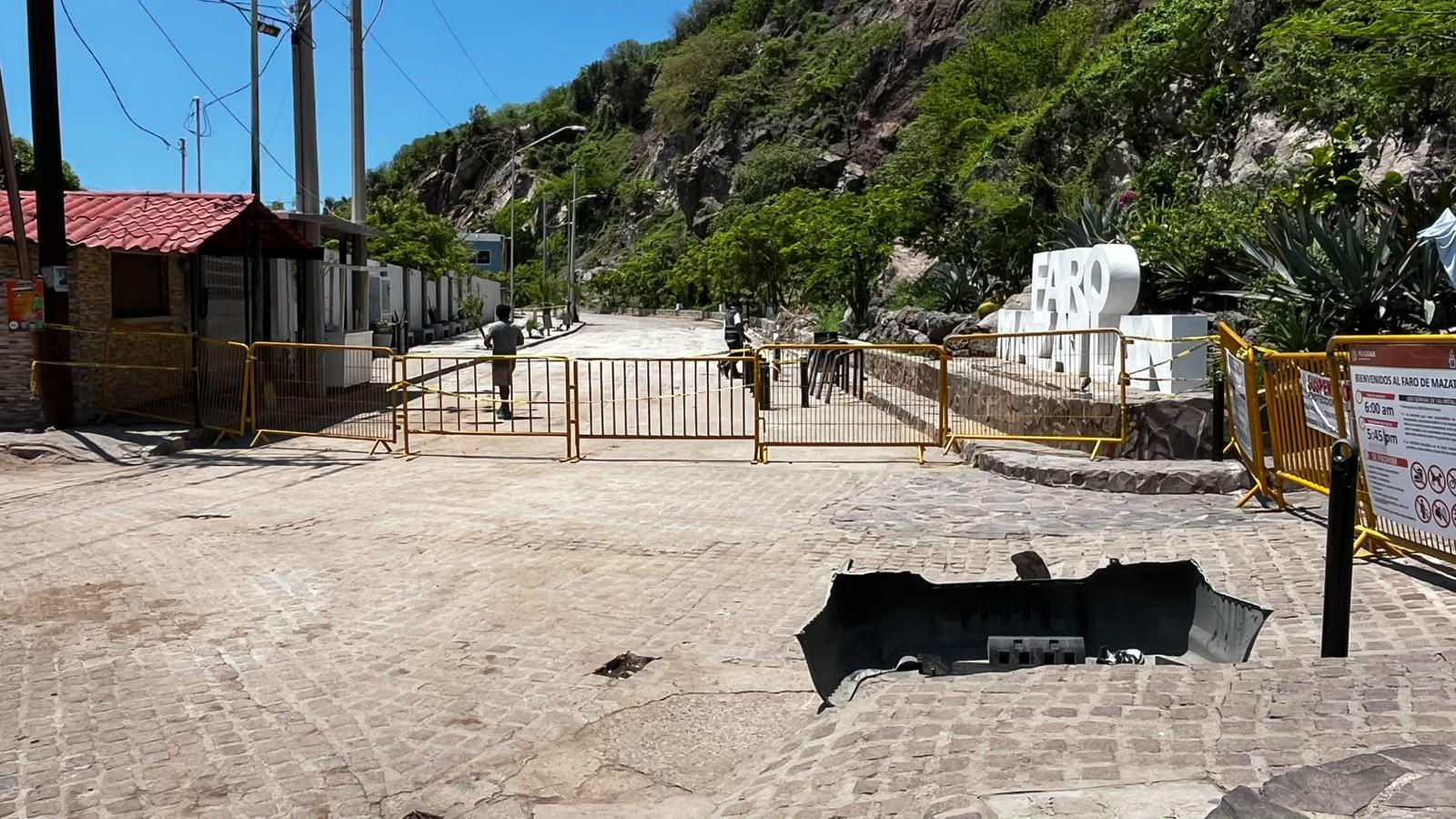 $!Tras derrumbe en el Cerro del Crestón, se restringe el acceso al Faro y la Escollera en Mazatlán