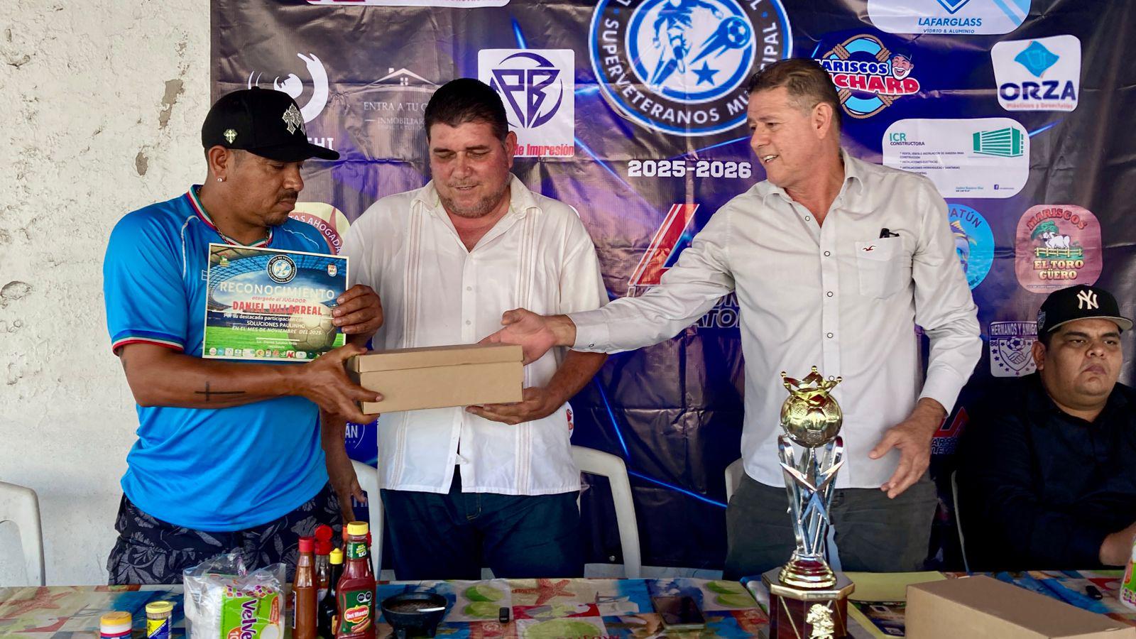 $!Premia Liga Superveteranos a lo mejor del mes de noviembre y al Campeón de Campeones del año anterior