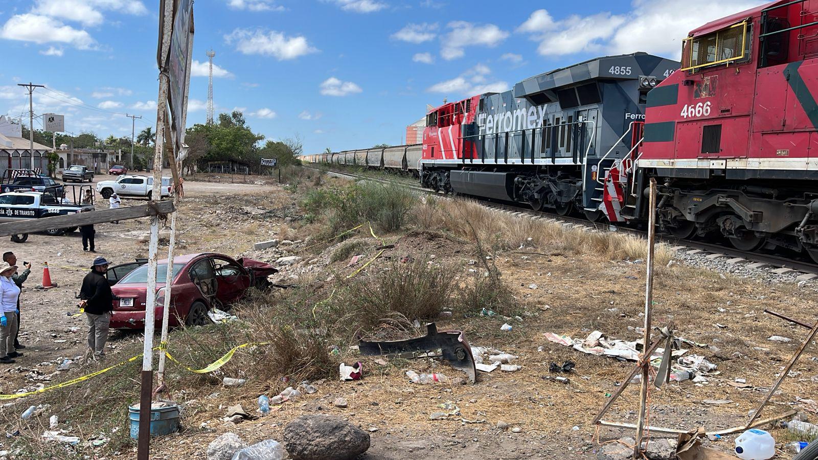 $!Una mujer muerta y cuatro heridos graves tras ser embestidos por un tren, en Culiacán