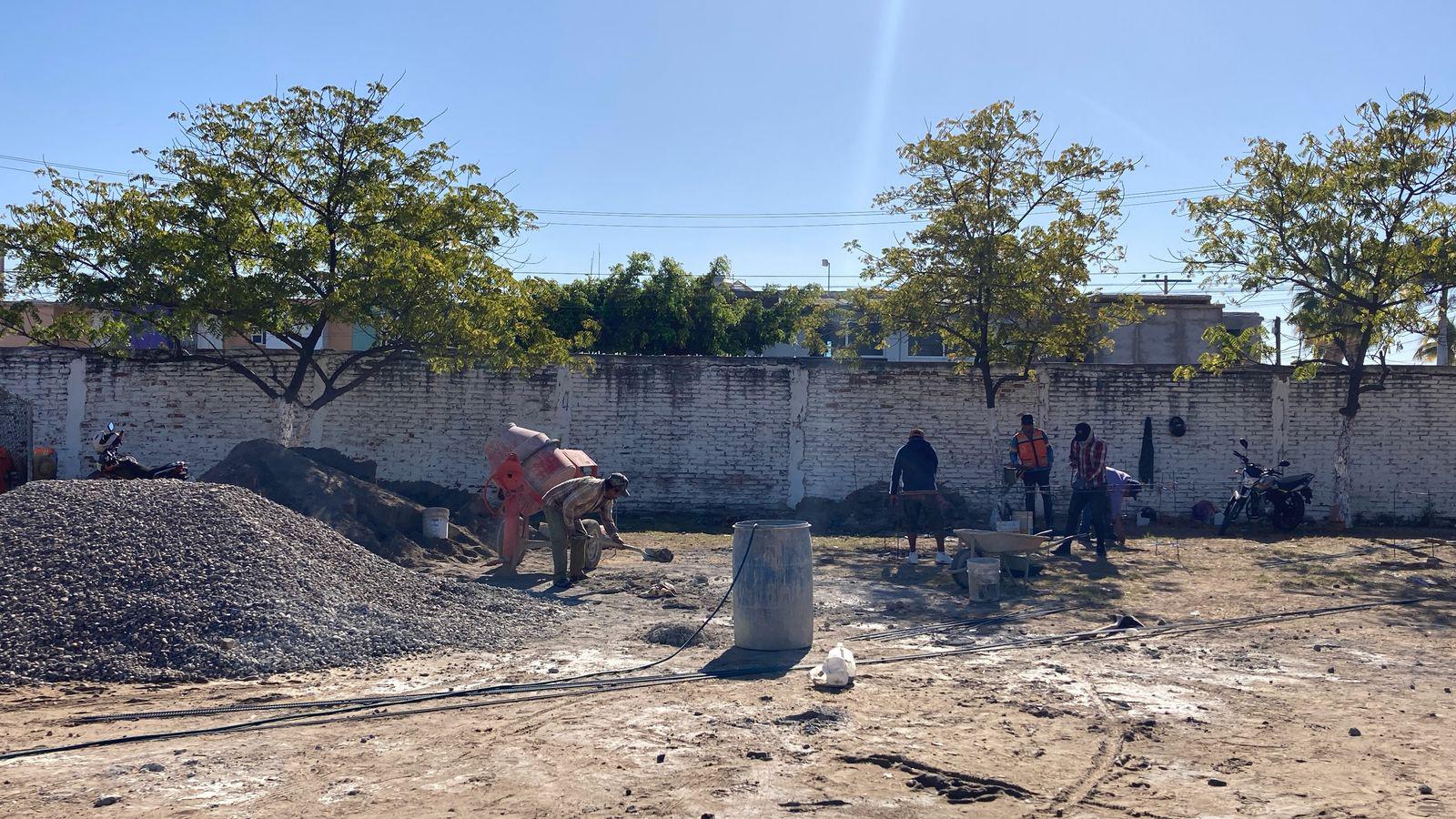 $!Agradecen pronto inicio de reconstrucción de barda perimetral en escuela primaria de Mazatlán