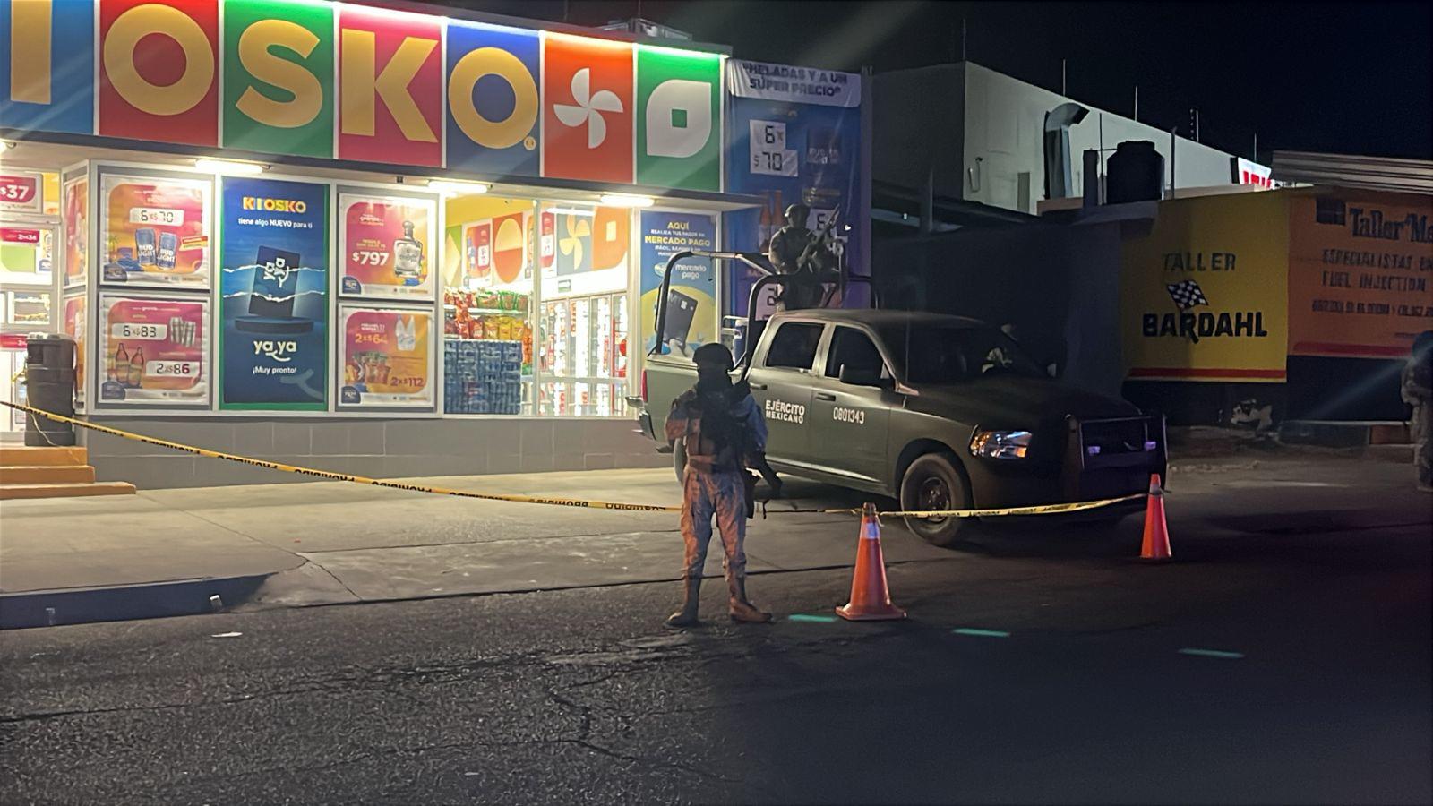 $!Asesinan a hombre frente a tienda de conveniencia en la colonia Aquiles Serdán, en Culiacán