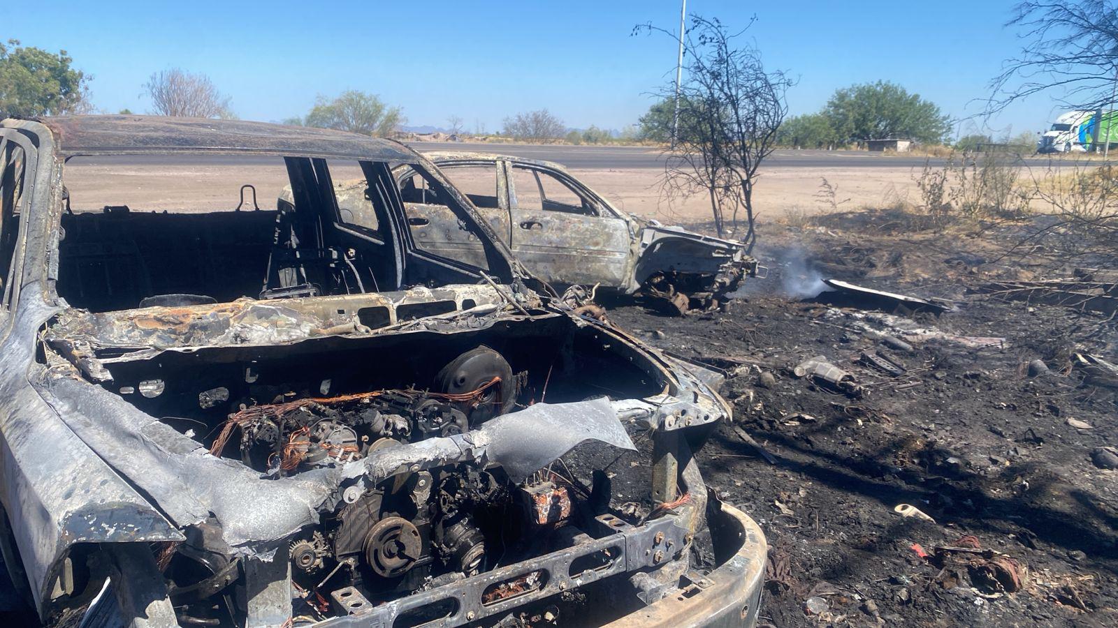 $!Incendio consume taller mecánico en Chávez Talamantes, Ahome; reportan siete autos calcinados