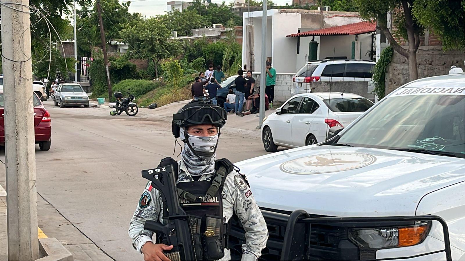 $!Matan a hombre a balazos mientras lavaba un carro en la colonia Rosario Uzárraga, Culiacán