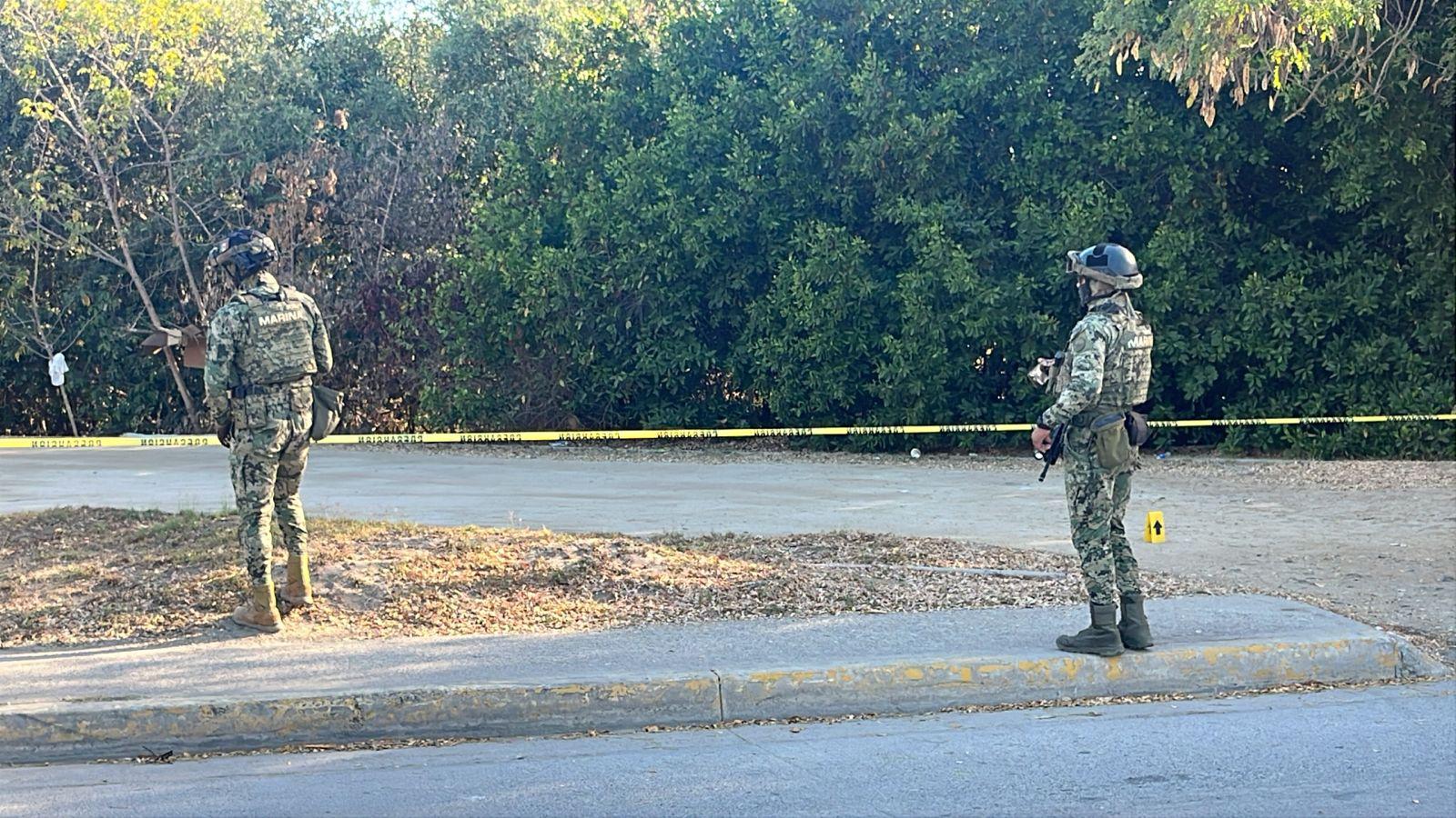 $!Localizan cuerpo sin vida y emplayado en el parque de las avenidas Grijalva y Juan Pablo II, en Mazatlán