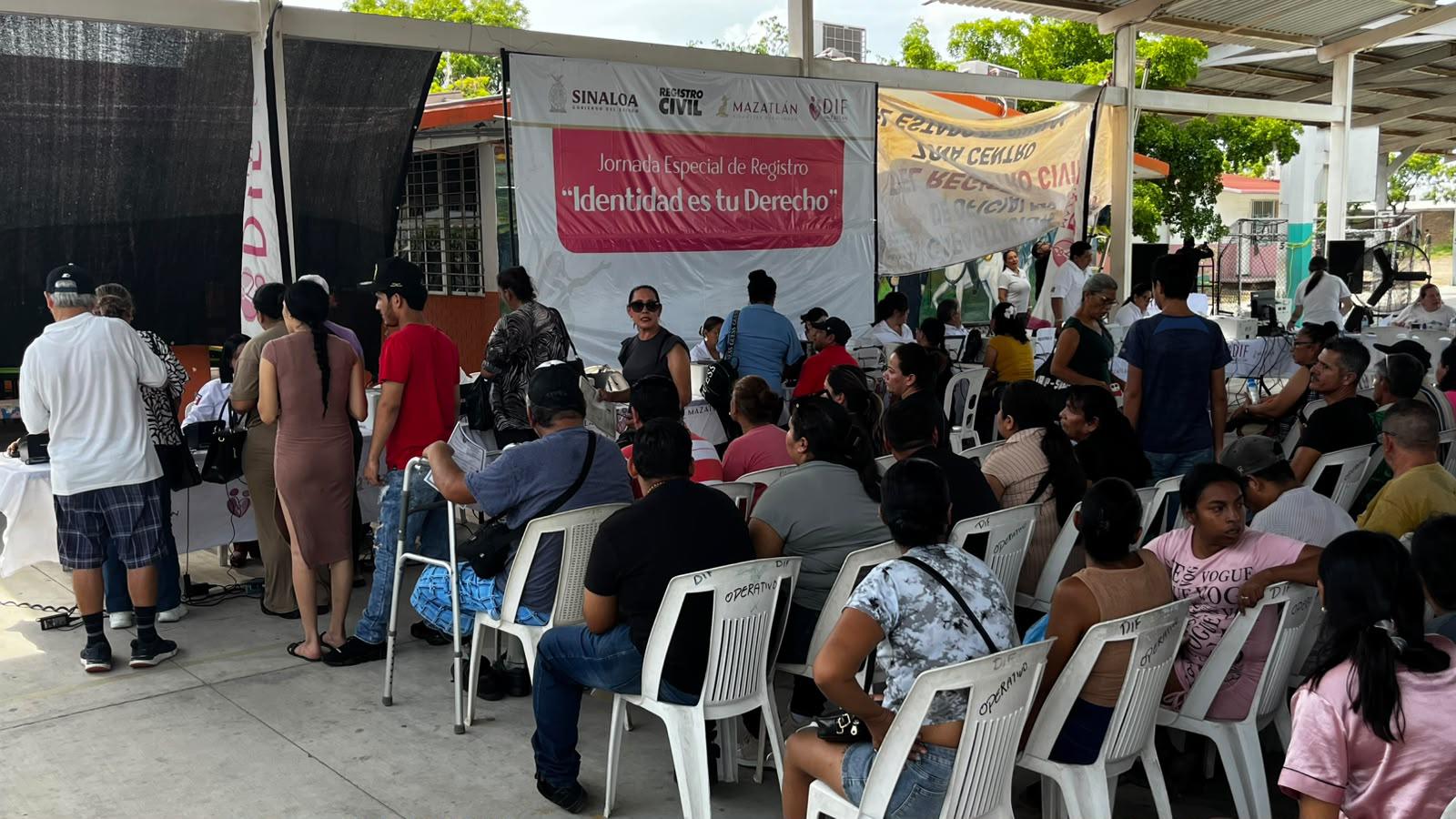 $!Acuden cientos a jornada gratuita de Registro Civil en Mazatlán