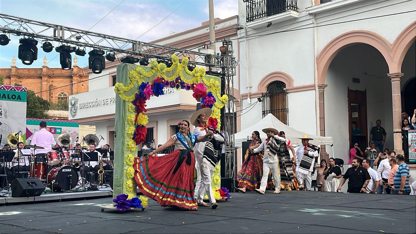 $!Llega al festival de la UAS el sabor y folclor de Oaxaca