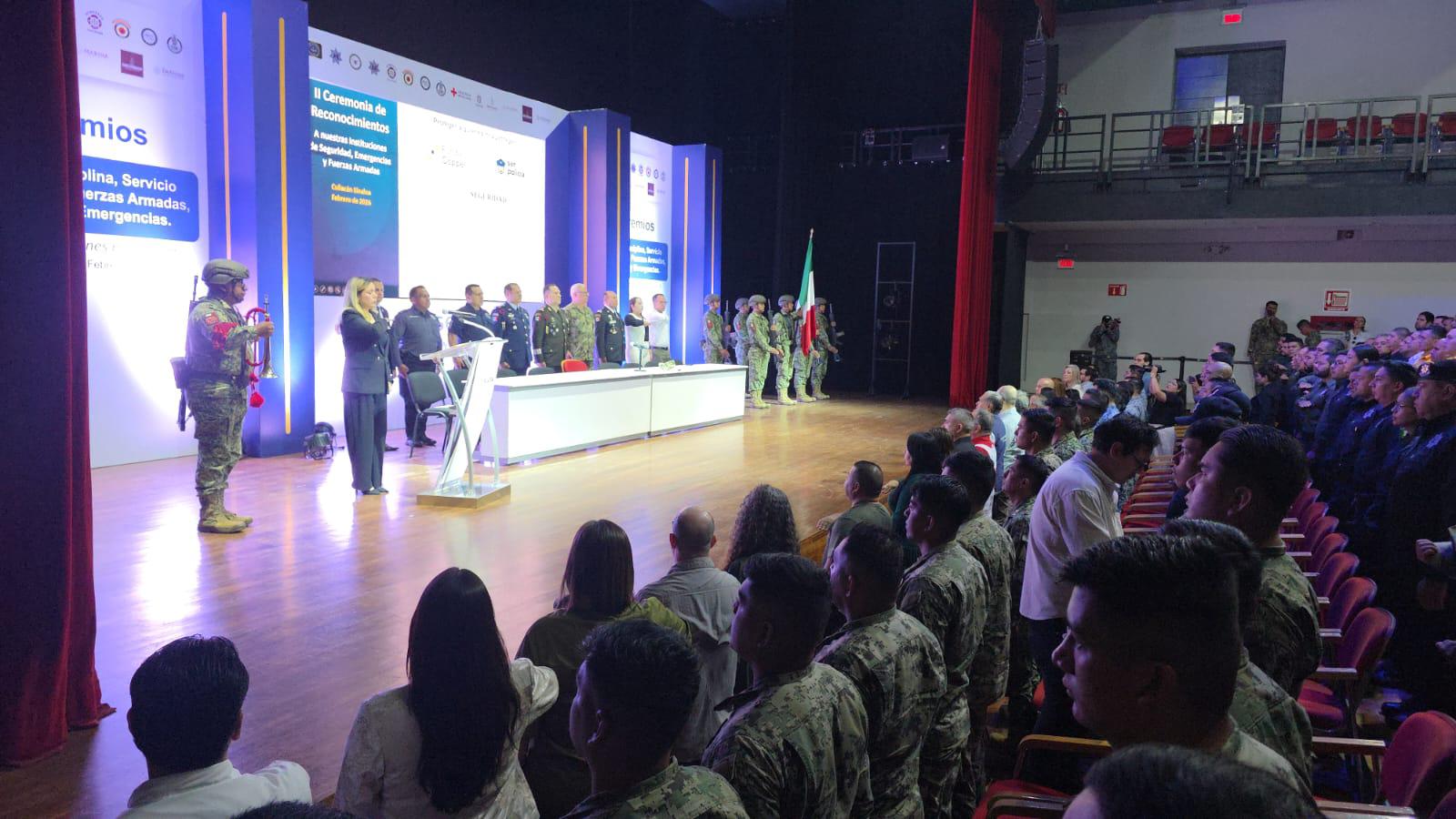 $!El evento de reconocimientos a elementos de las instituciones de seguridad, emergencias y fuerzas armadas se llevó a cabo el martes en Culiacán.