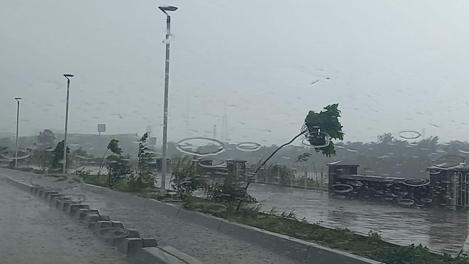 $!Tormenta provoca poca visibilidad en Culiacán