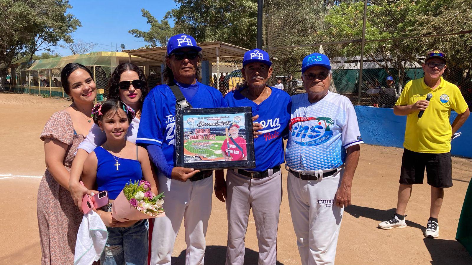 $!Homenajean a Carlos Zamora y Belizario Gutiérrez en Club Polluelos