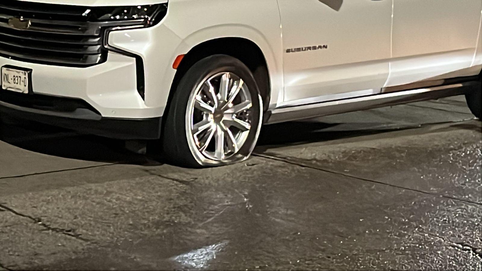 $!Arrojan ponchallantas a camioneta del Secretario de Seguridad en Culiacán