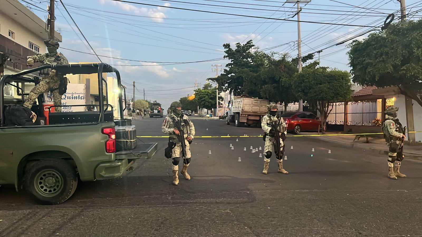 $!Persecución a balazos por distintas calles del sector centro de Culiacán deja una persona herida