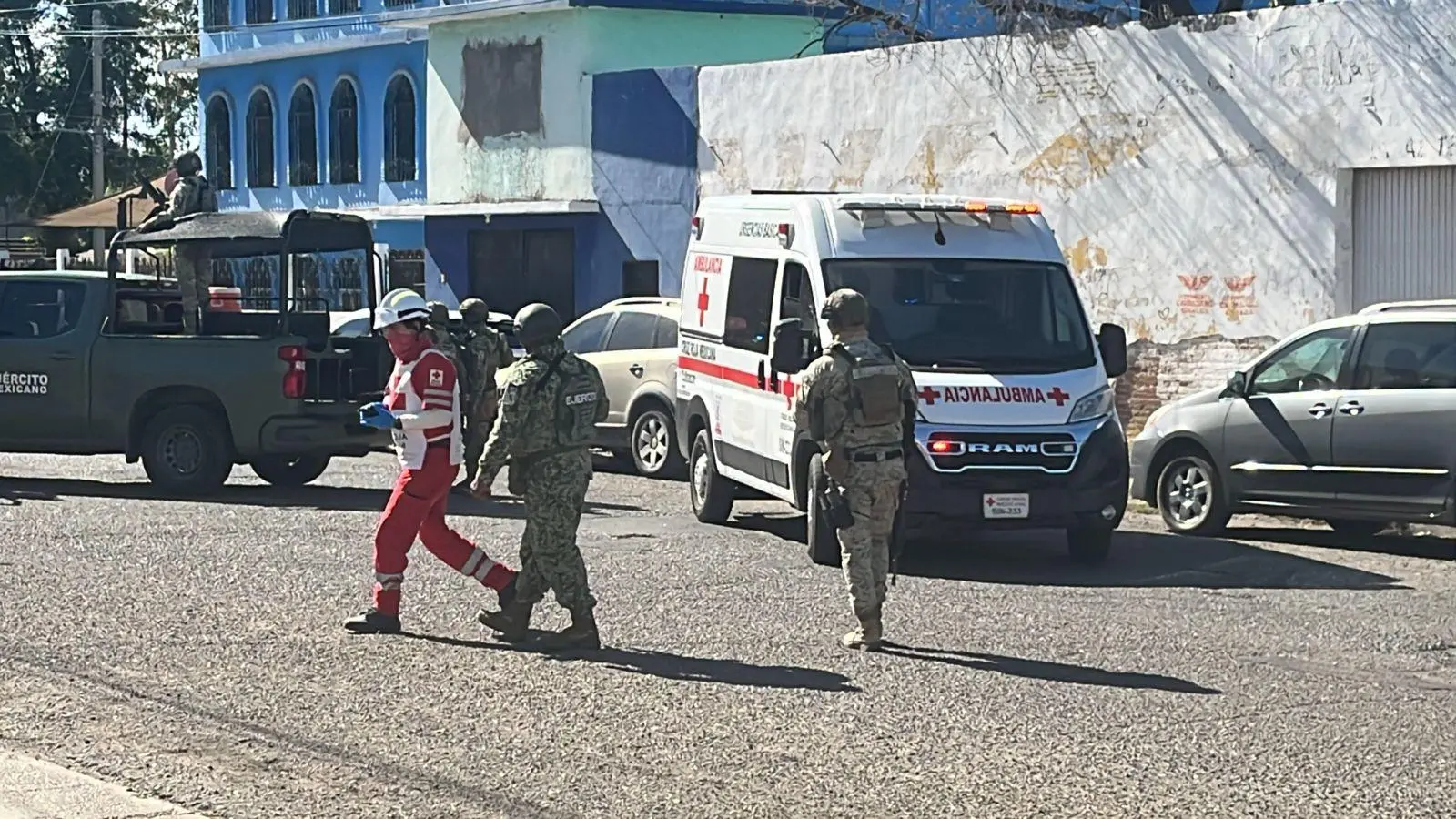 $!Asesinan a automovilista y abandonan cerdito de peluche en la Colonia Miguel Hidalgo, en Culiacán