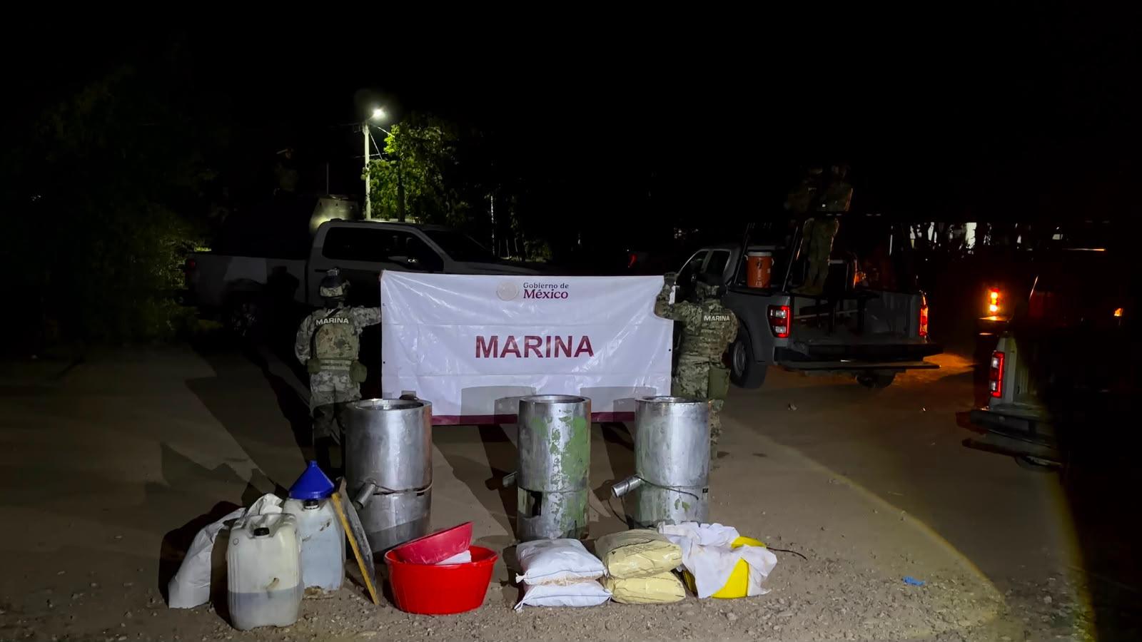 $!Marina localiza precursores químicos; aseguran arma, municiones y equipo táctico en San Ignacio y Culiacán