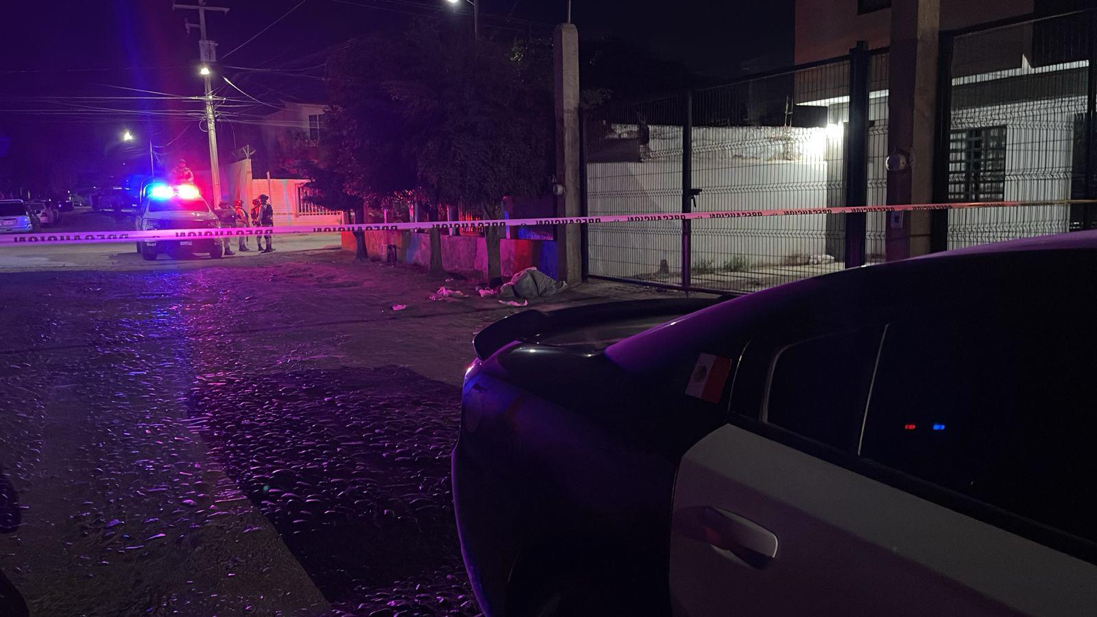 $!Matan a balazos a un motociclista afuera de un domicilio en la colonia 6 de Enero, en Culiacán