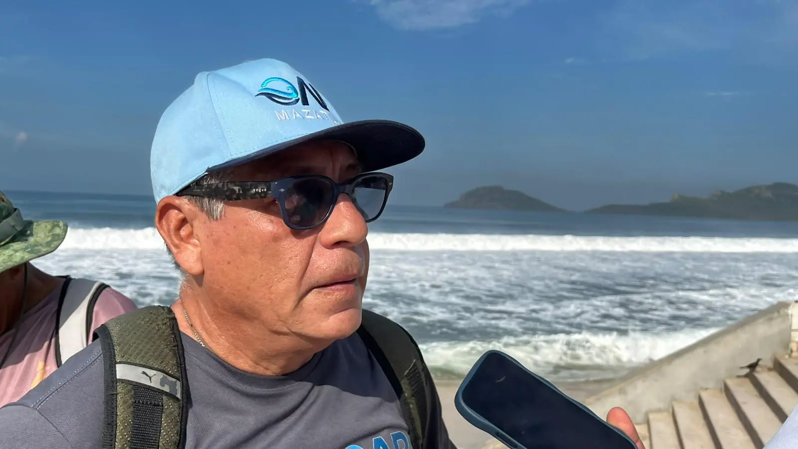 $!Refuerza Operadora de Playas limpieza de franja costera ante incremento de residuos en verano en Mazatlán