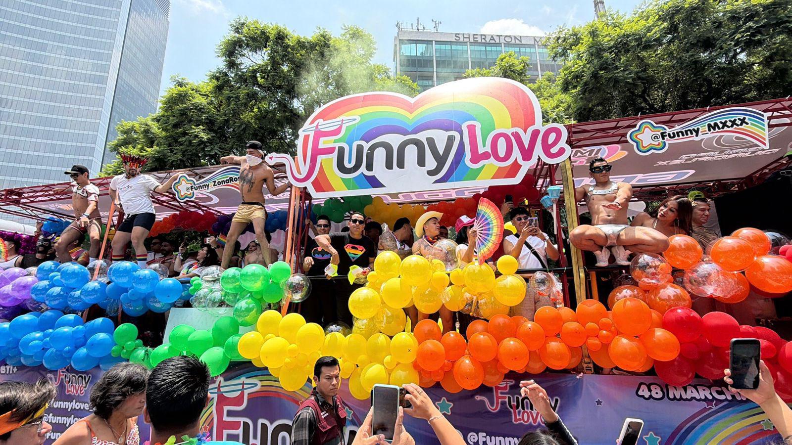 $!Comunidad LGBTQ+ recorre Paseo de la Reforma en 48° edición de la Marcha del Orgullo; podrán llegar al Zócalo