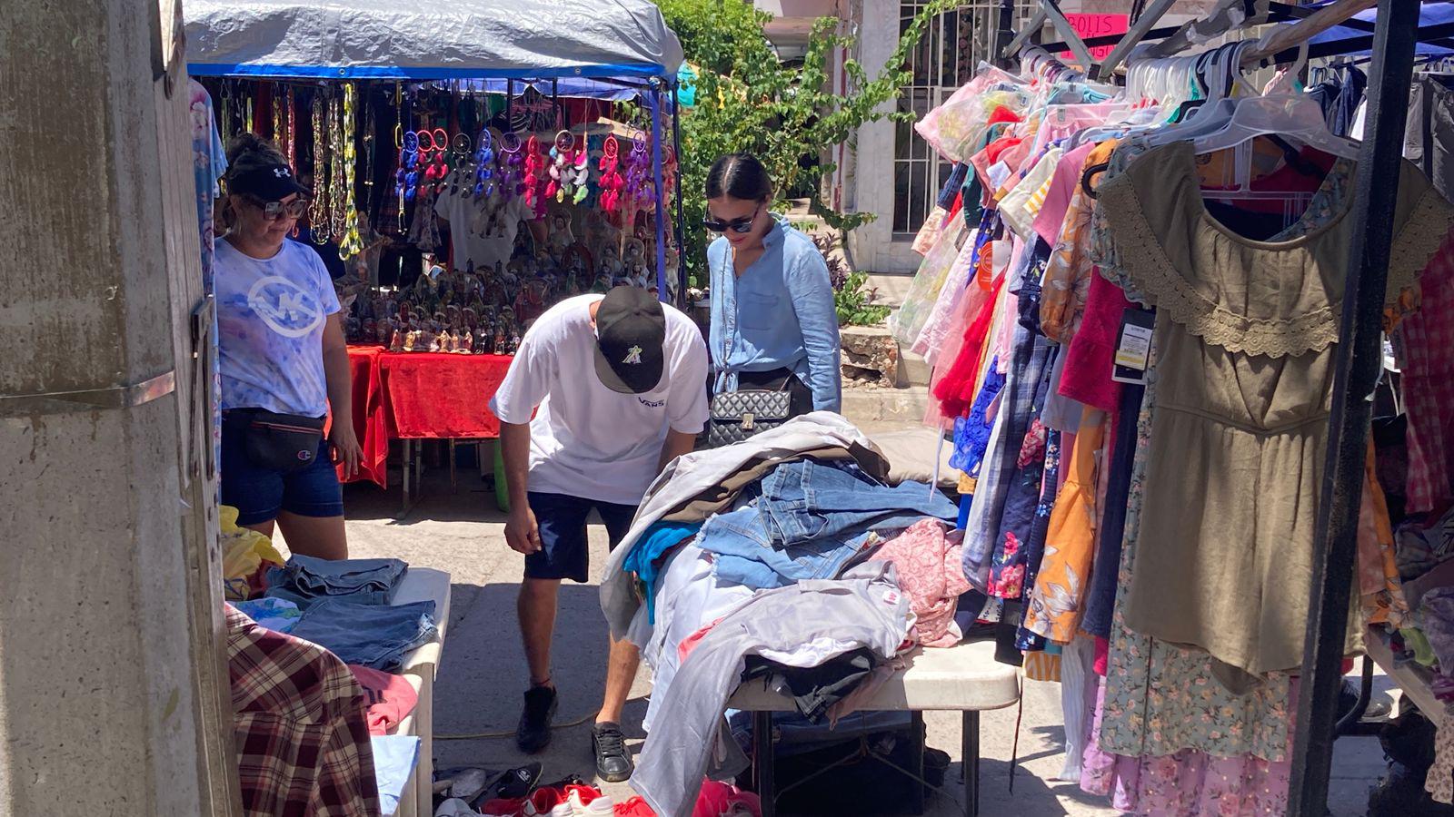 $!Pese a temporada de vacaciones, tianguistas del mercado de la Juárez, en Mazatlán, reportan bajas ventas