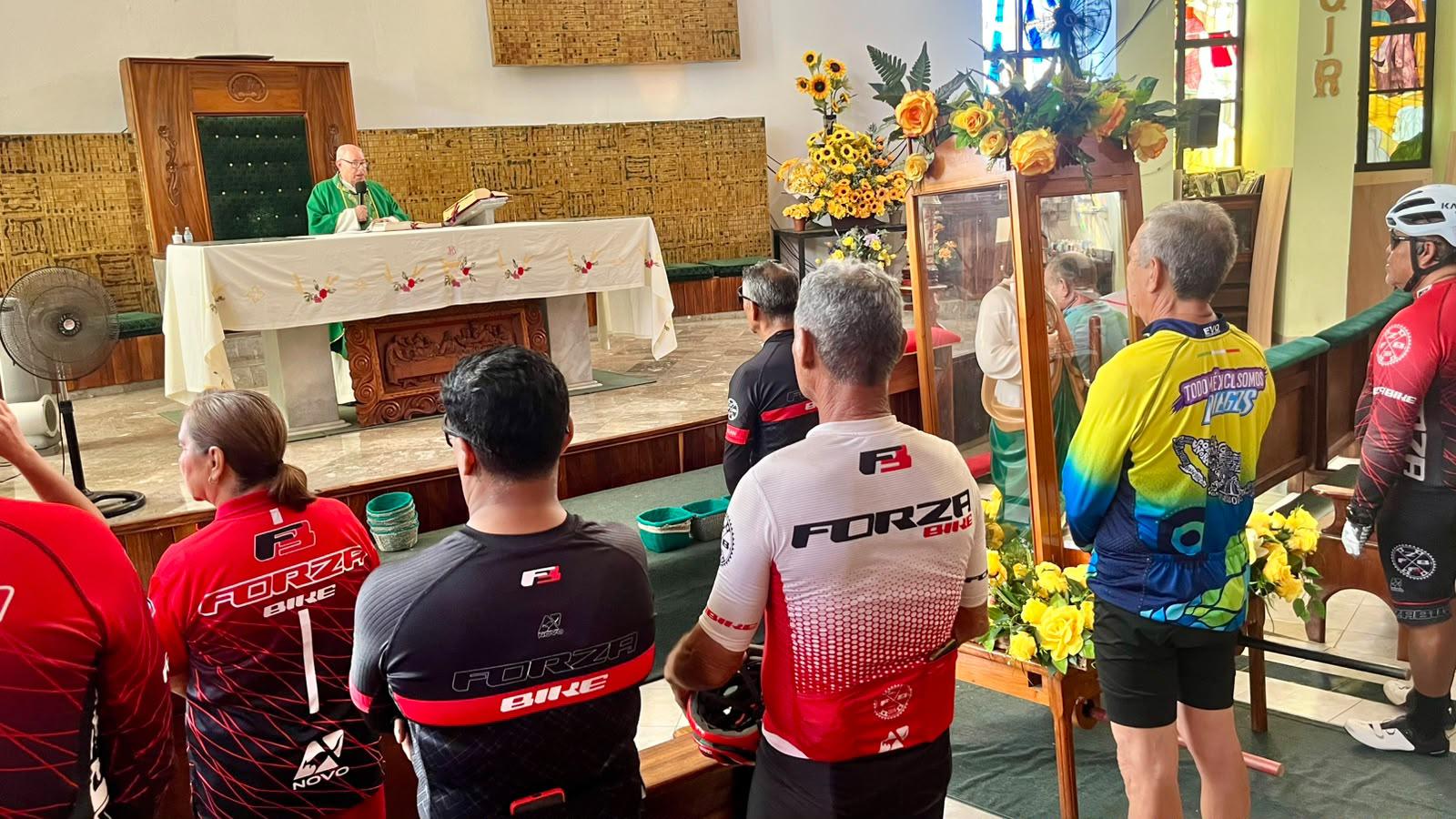 $!Realiza familia ciclista peregrinación a la parroquia de San Judas Tadeo
