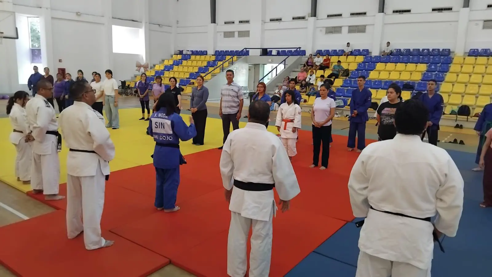 $!Mazatlán se suma al 8M con clase nacional de defensa personal para mujeres y niñas