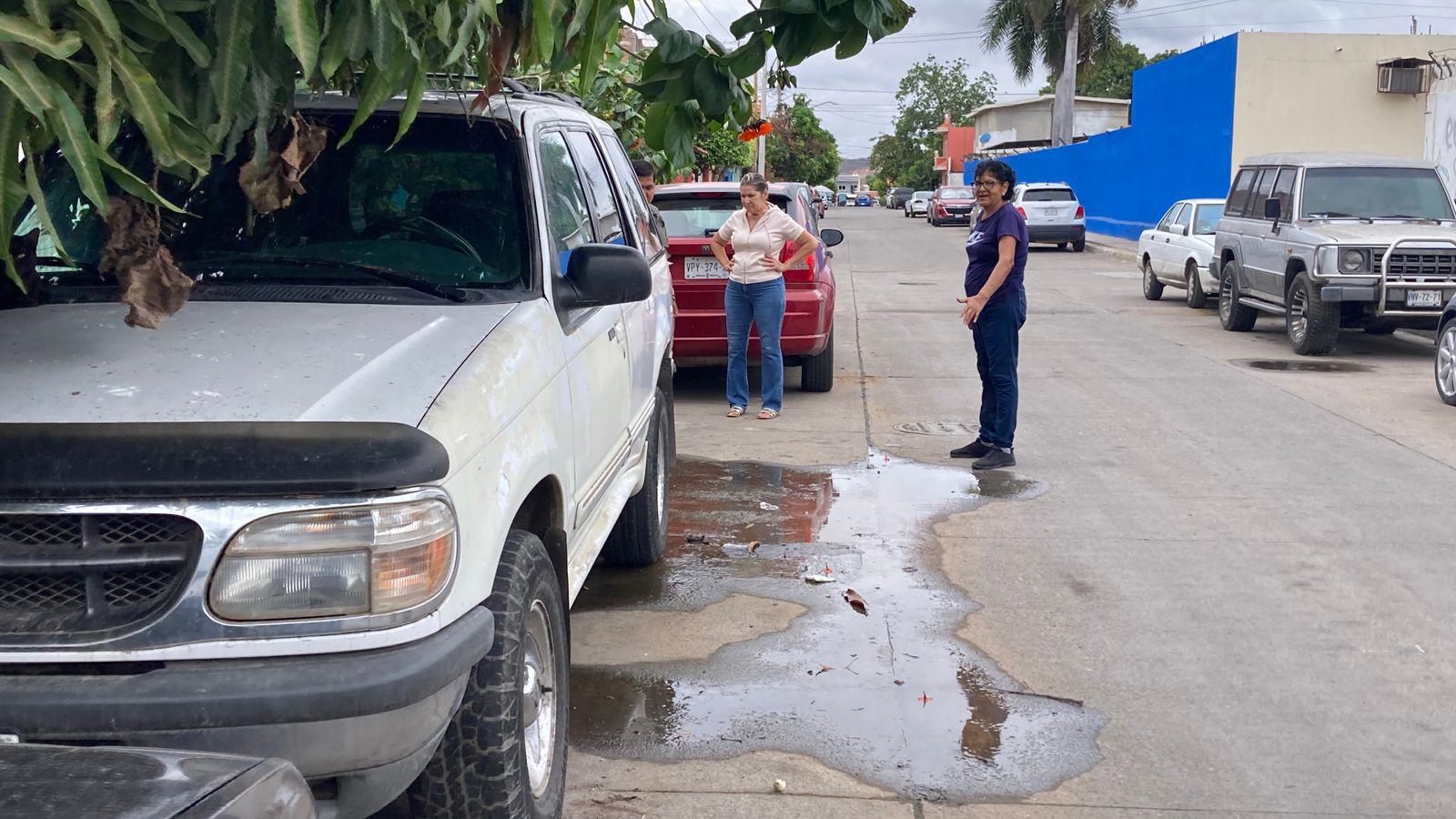 $!Fuga de aguas negras y mal olor genera malestar entre vecinos en la colonia Venustiano Carranza, en Mazatlán
