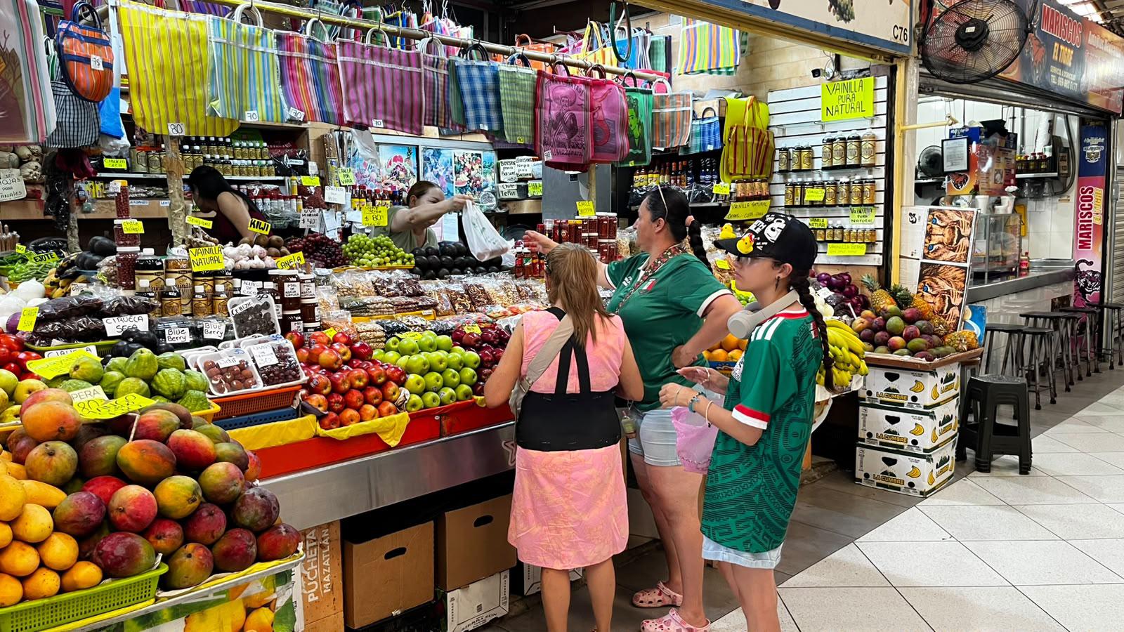 $!Partidos de México impulsan ventas en pescaderías del Mercado Pino Suárez