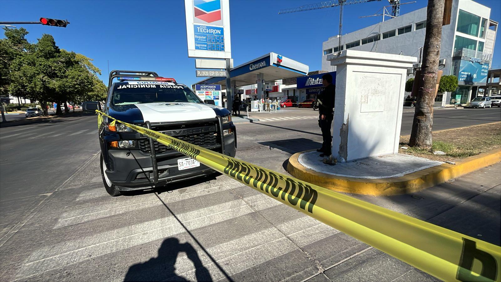 $!Abandonan cadáver con impactos de bala en vialidad de Isla Musala