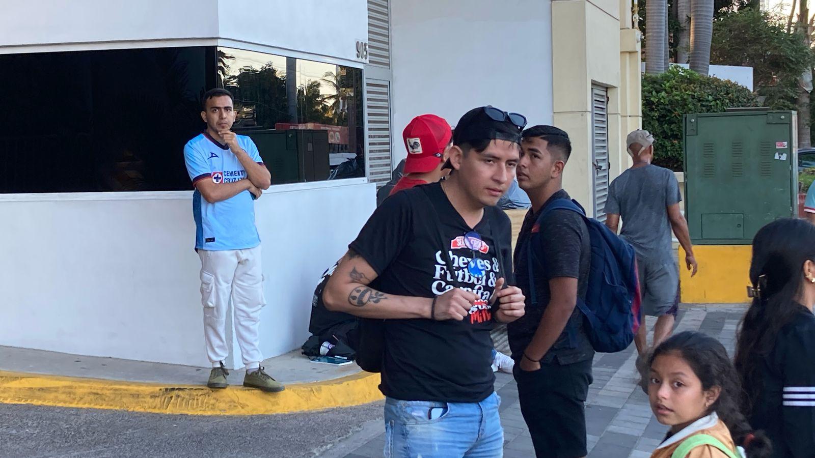 $!Aficionados del Cruz Azul reciben a su equipo en Mazatlán