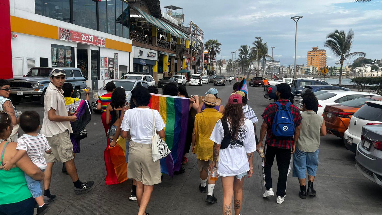 $!Con ‘Contramarcha de la Rabia’, distintos colectivos protestan contra la despolitización y comercialización del Pride en Mazatlán