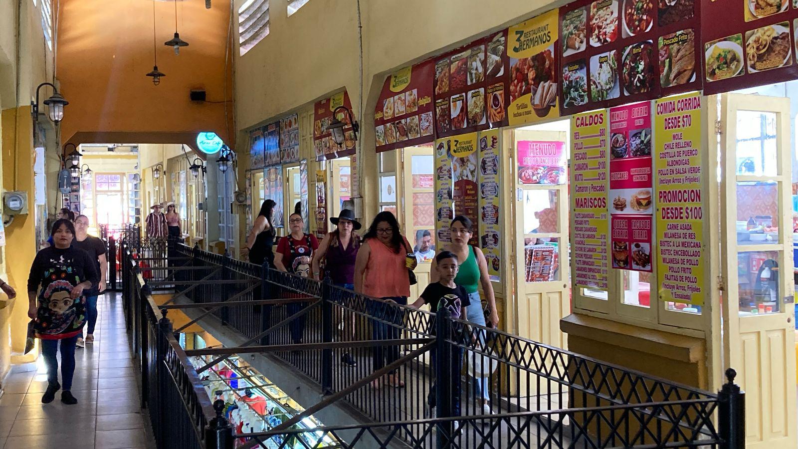 $!Esperan negocios de comida del Centro de Mazatlán un repunte de clientes con el inicio del Carnaval