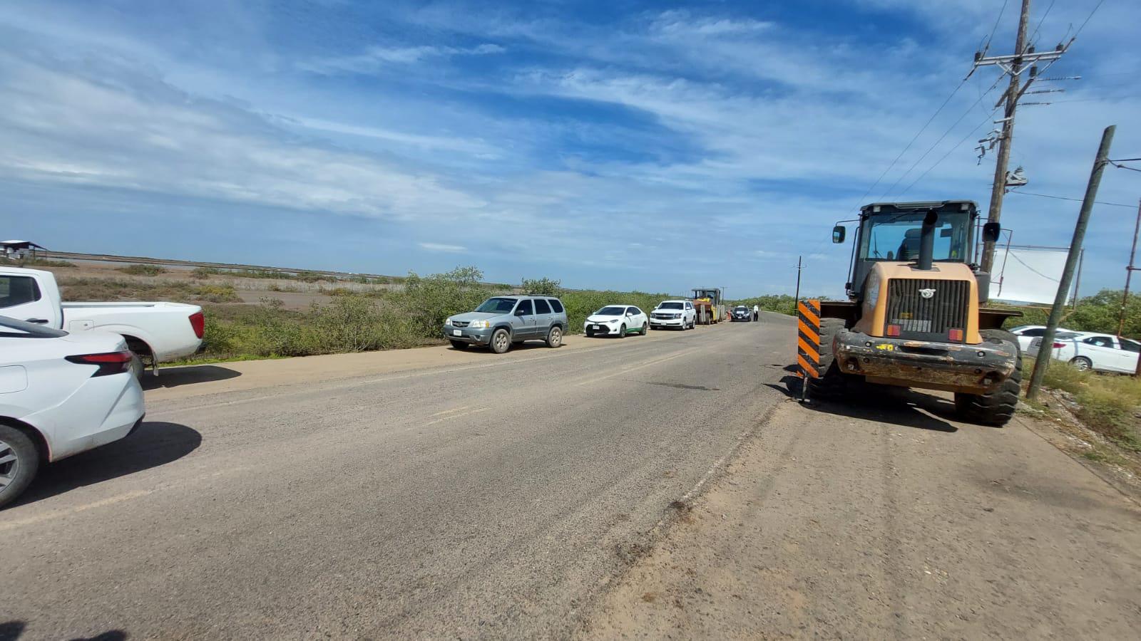 $!Quirino supervisa ampliación de carretera a playa Las Glorias, en Guasave