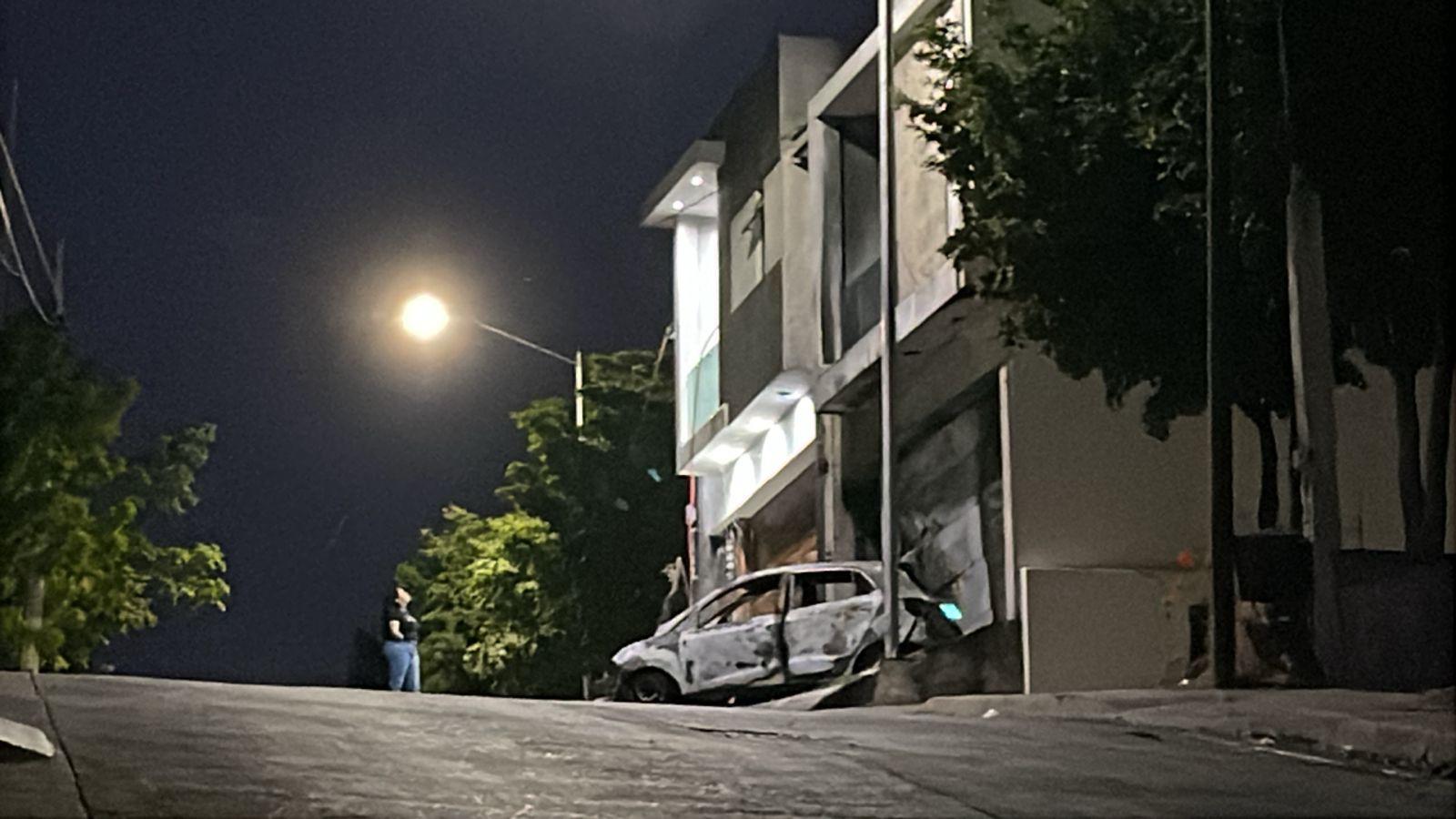 $!Vandalizan y queman casa y vehículo en Loma de Tamazula, al noreste de Culiacán