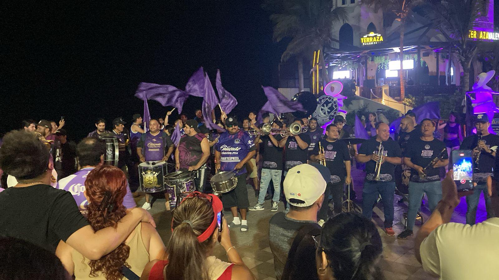 $!Mazatlán FC celebra quinto aniversario con vistoso desfile