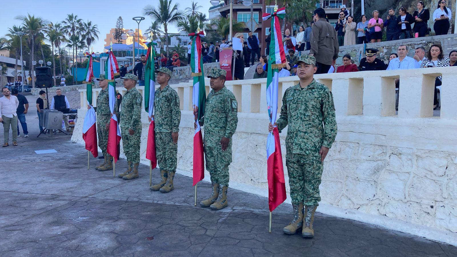 $!Celebran el Día de la Bandera con el recuerdo de la defensa al puerto de Mazatlán
