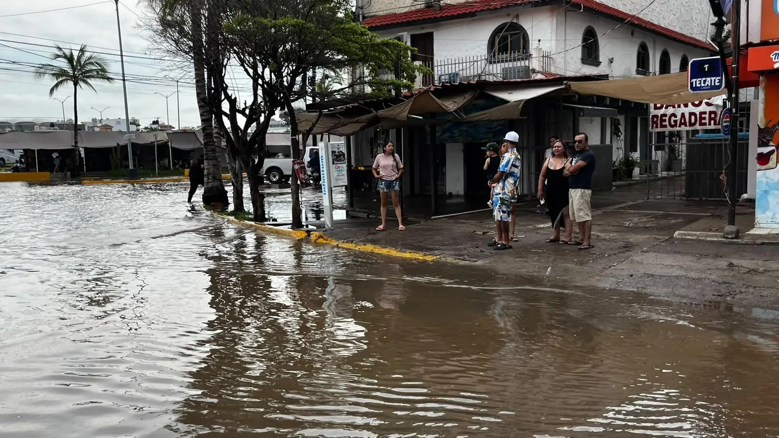 $!Lluvias vuelven a rebasar infraestructura pluvial dejando inundaciones y afectaciones en distintas zonas de Mazatlán