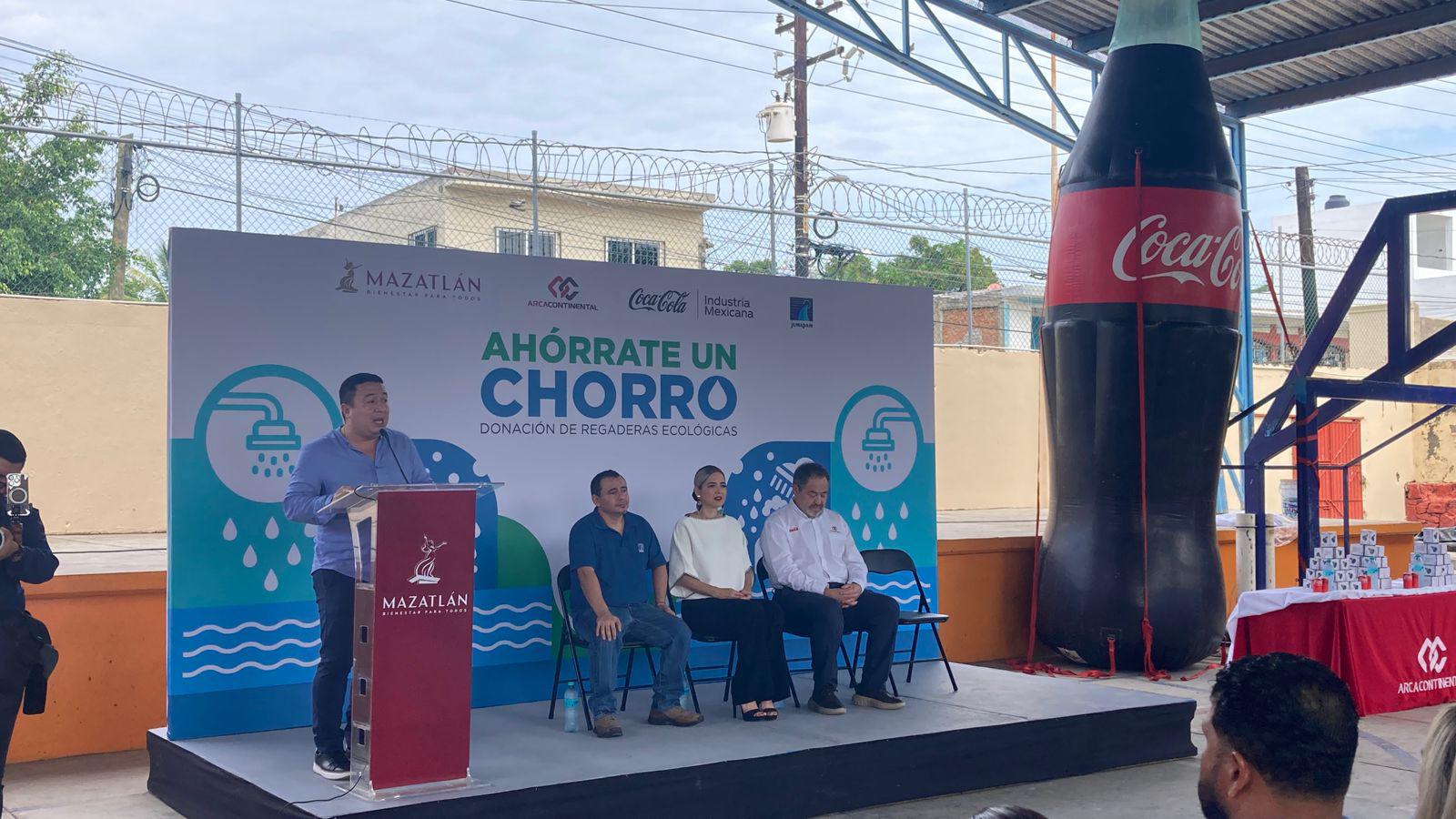 $!Entregan 1,500 regaderas ecológicas en Mazatlán para fomentar el ahorro de agua