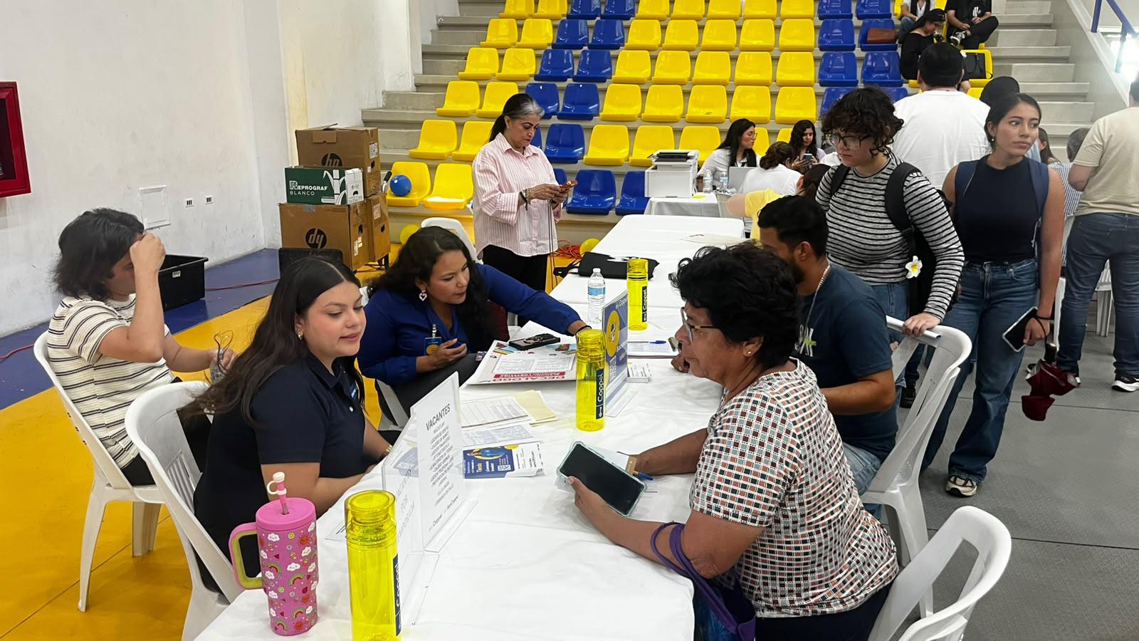 $!Ofertan más de 400 vacantes en Feria del Empleo en Mazatlán