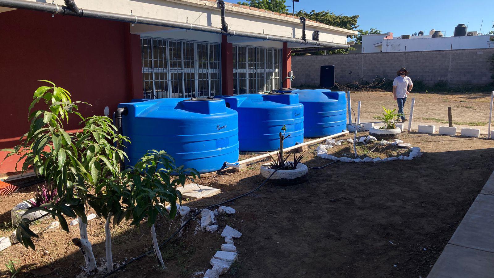 $!Inauguran en secundaria de Mazatlán sistema de acopio de lluvia