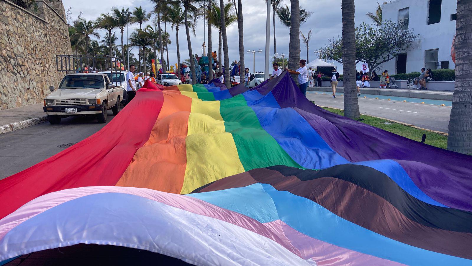 $!Cierran la circulación en el Paseo Claussen y la Avenida del Mar por marcha LGBTQ+