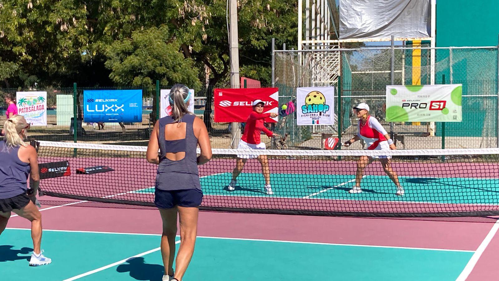 $!Duplas extranjeras marcan diferencia en Torneo Pickleball, en Mazatlán