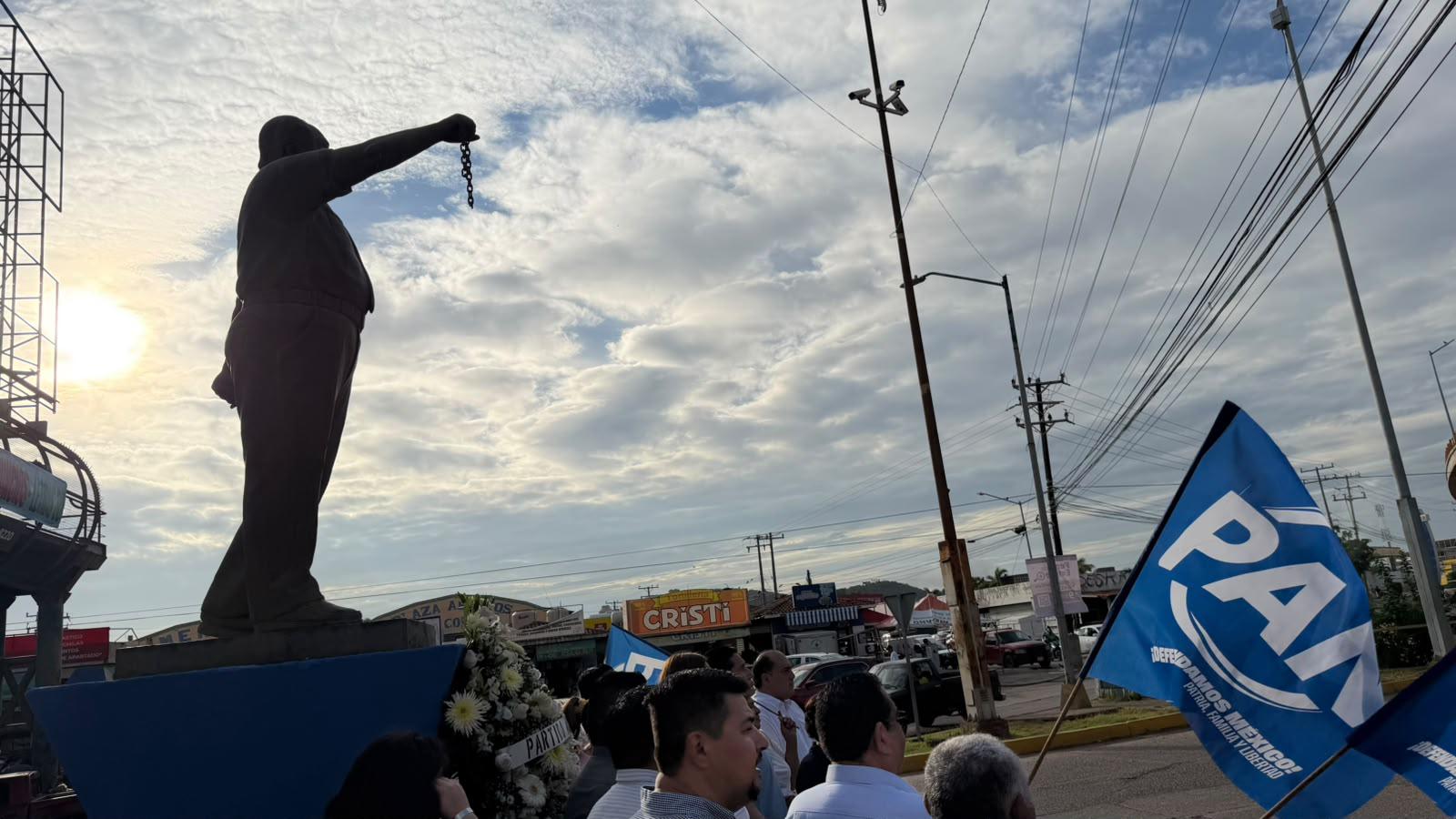 $!Recuerdan a ‘Maquío’ Clouthier en Mazatlán con llamado del PAN a defender la democracia