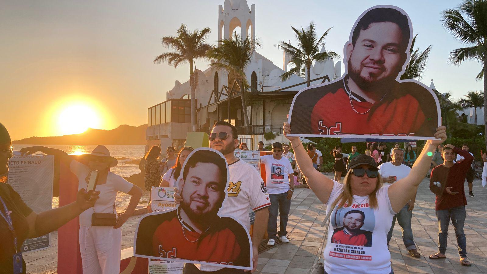 $!Mazatlecos exigen paz y revocación de mandato en marcha en el malecón