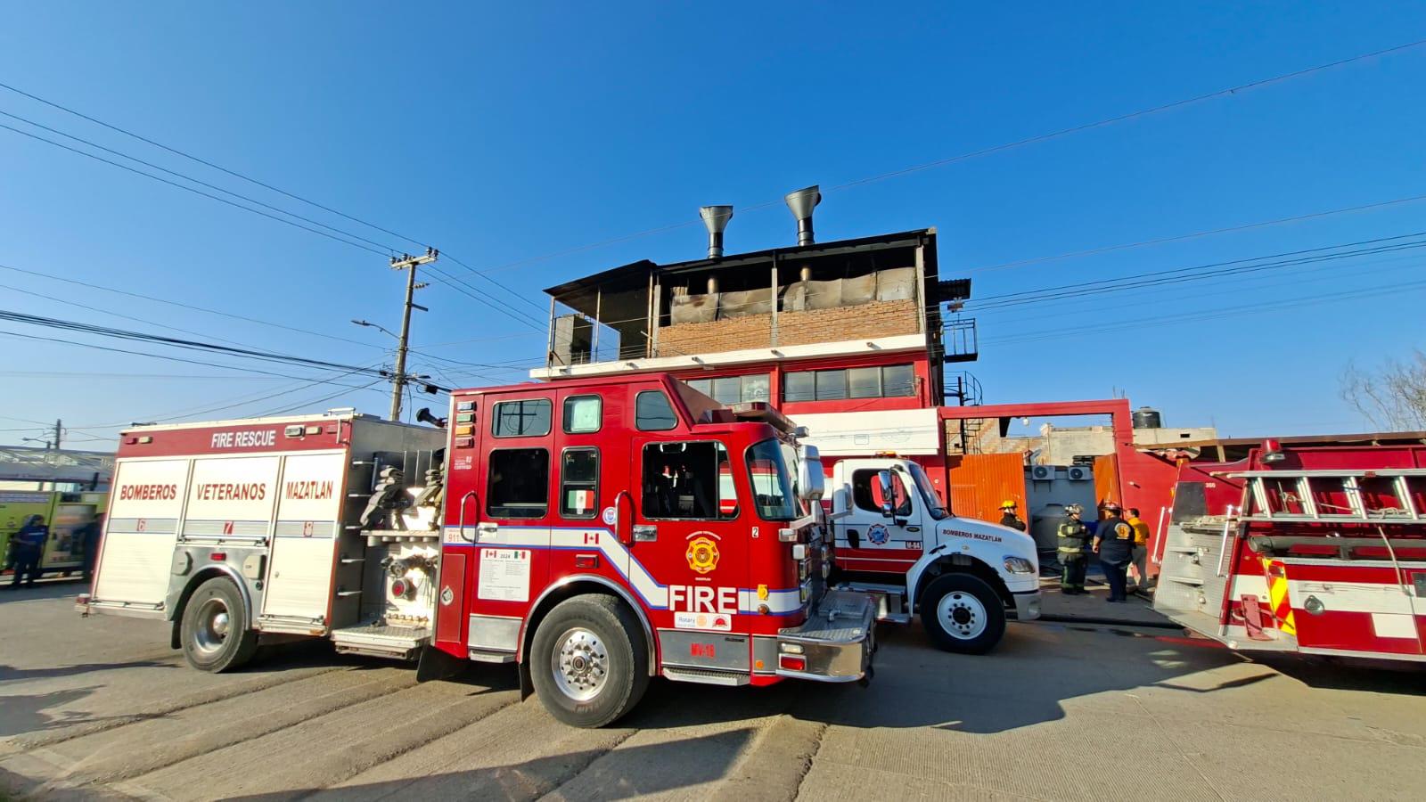 $!Se incendian hornos en negocio expendedor de machaca en Mazatlán