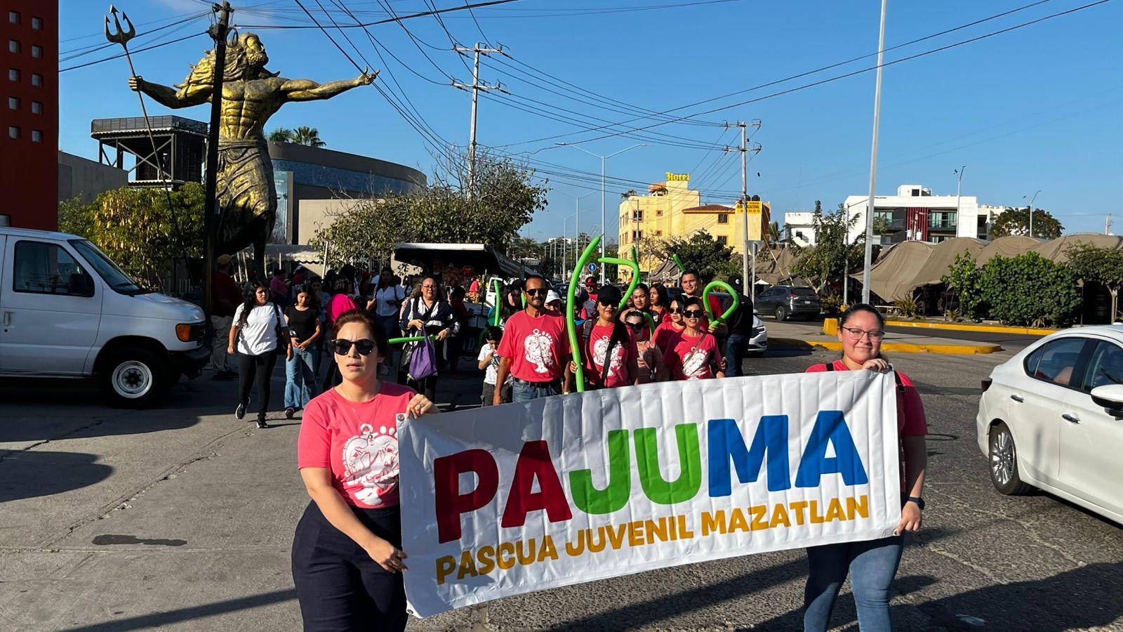 $!Recuerdan jóvenes el sentido de la Semana Santa con manifestación en Mazatlán