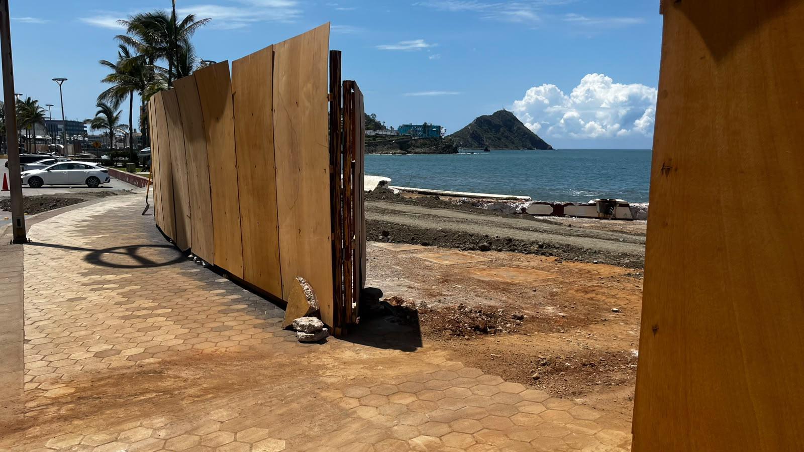$!Prevén que reparación de socavón en el Malecón de Mazatlán dure aproximadamente dos meses