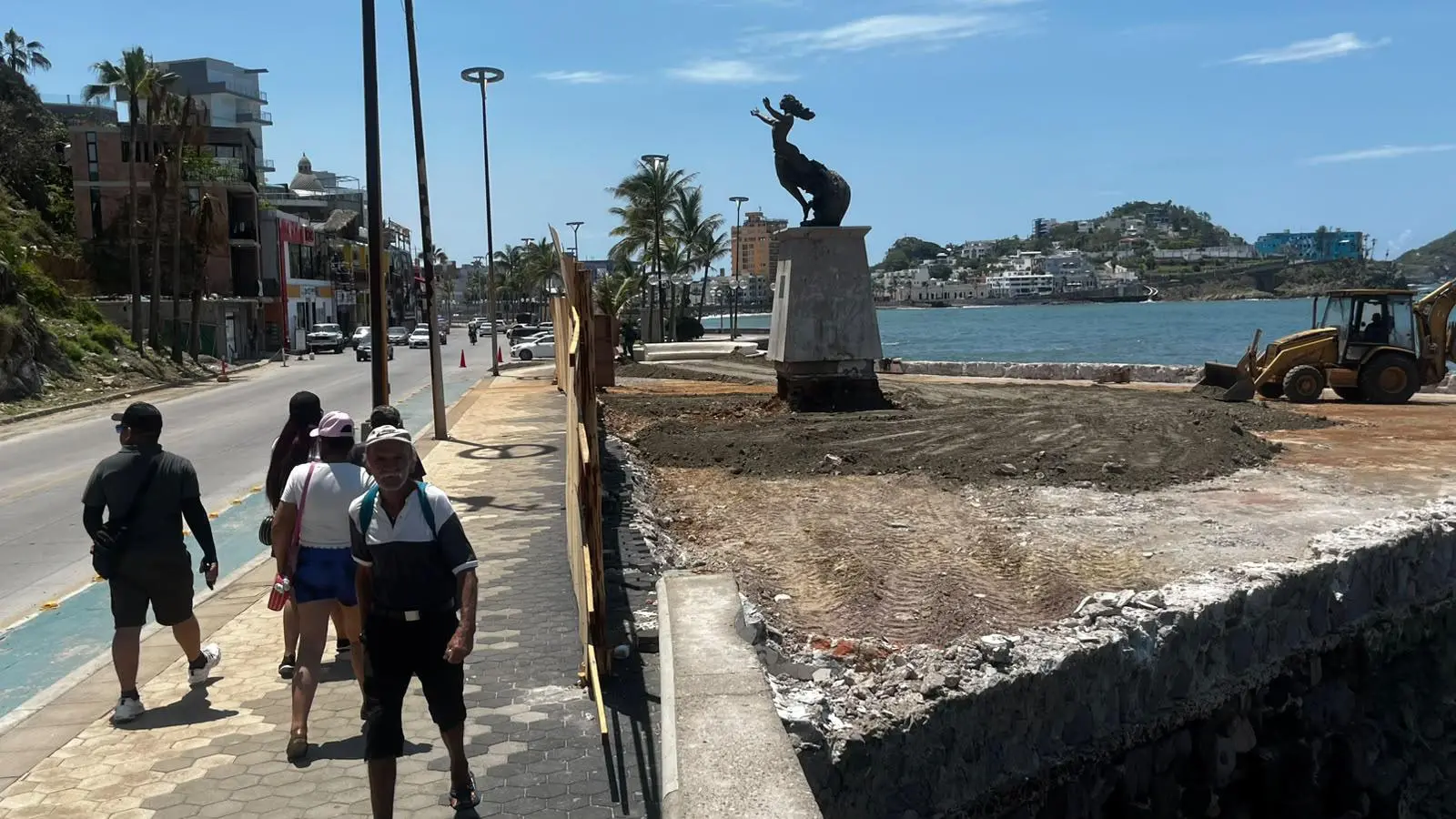 $!Prevén que reparación de socavón en el Malecón de Mazatlán dure aproximadamente dos meses